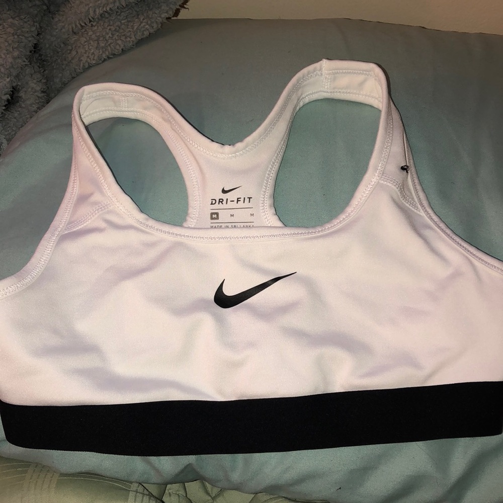 White nike sports bra